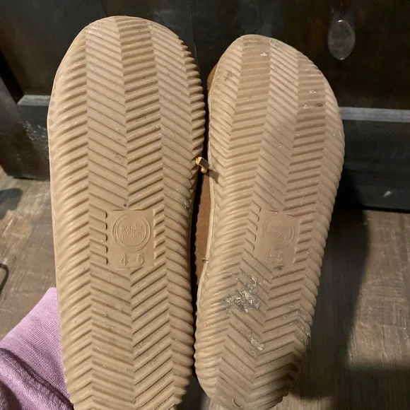 Slippers - Picture 2 of 2